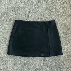 Steve Madden black leather skirt